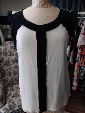 Elle Black and Cream Pleated-Center Lace Sleeve Blouse